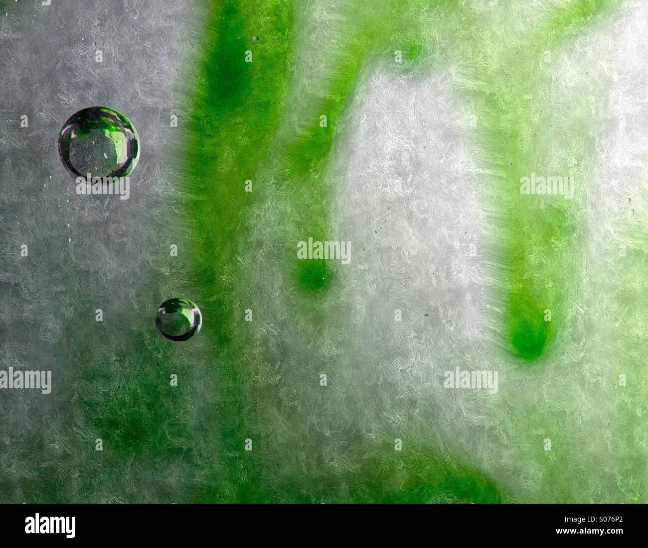 Le bolle d'acqua all'interno di un vetro - Immagine stock catturata con smartphone