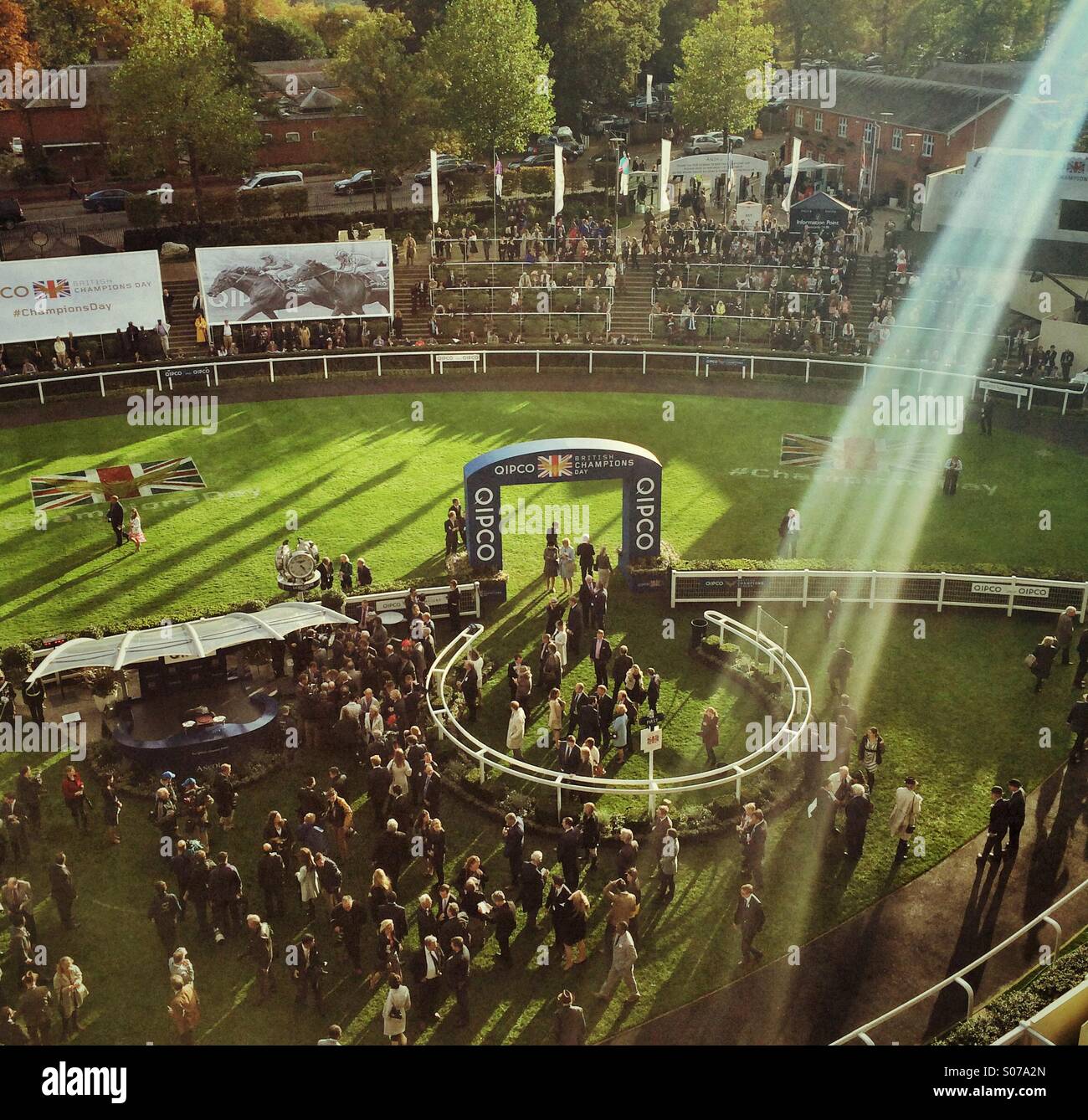 La luce del sole lo streaming su i vincitori enclosure, Ascot - Immagine stock catturata con smartphone