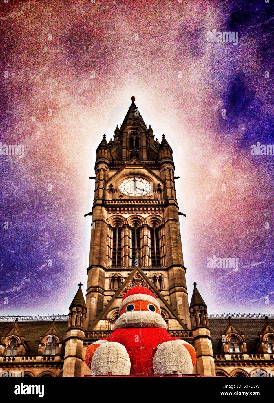 Santa su Manchester Town Hall in piazza Albert Foto Stock