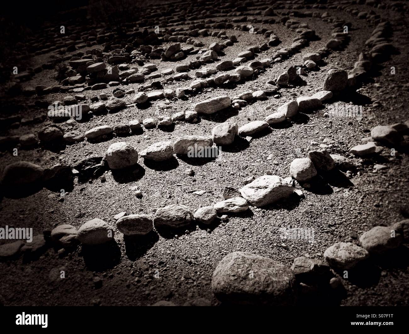 Un luogo spirituale lungo un sentiero. Foto Stock