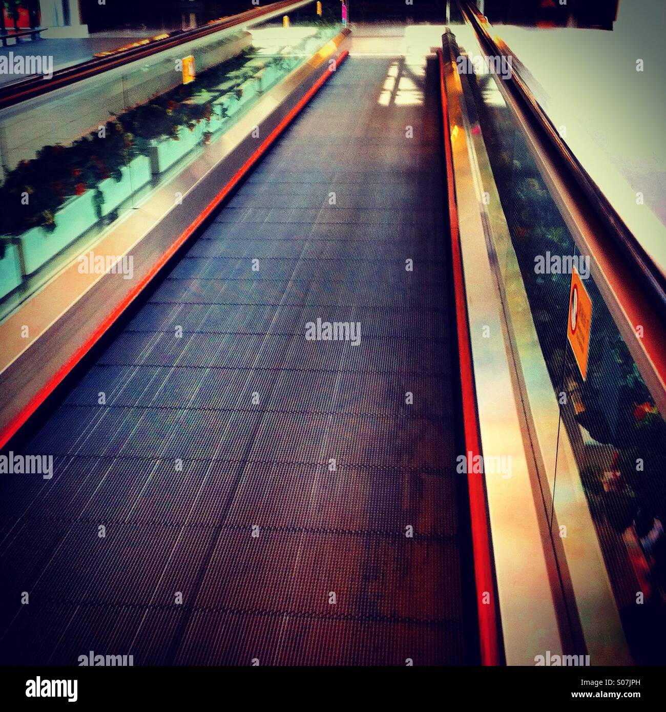 Piano di rotolamento in aeroporto - Immagine stock catturata con smartphone