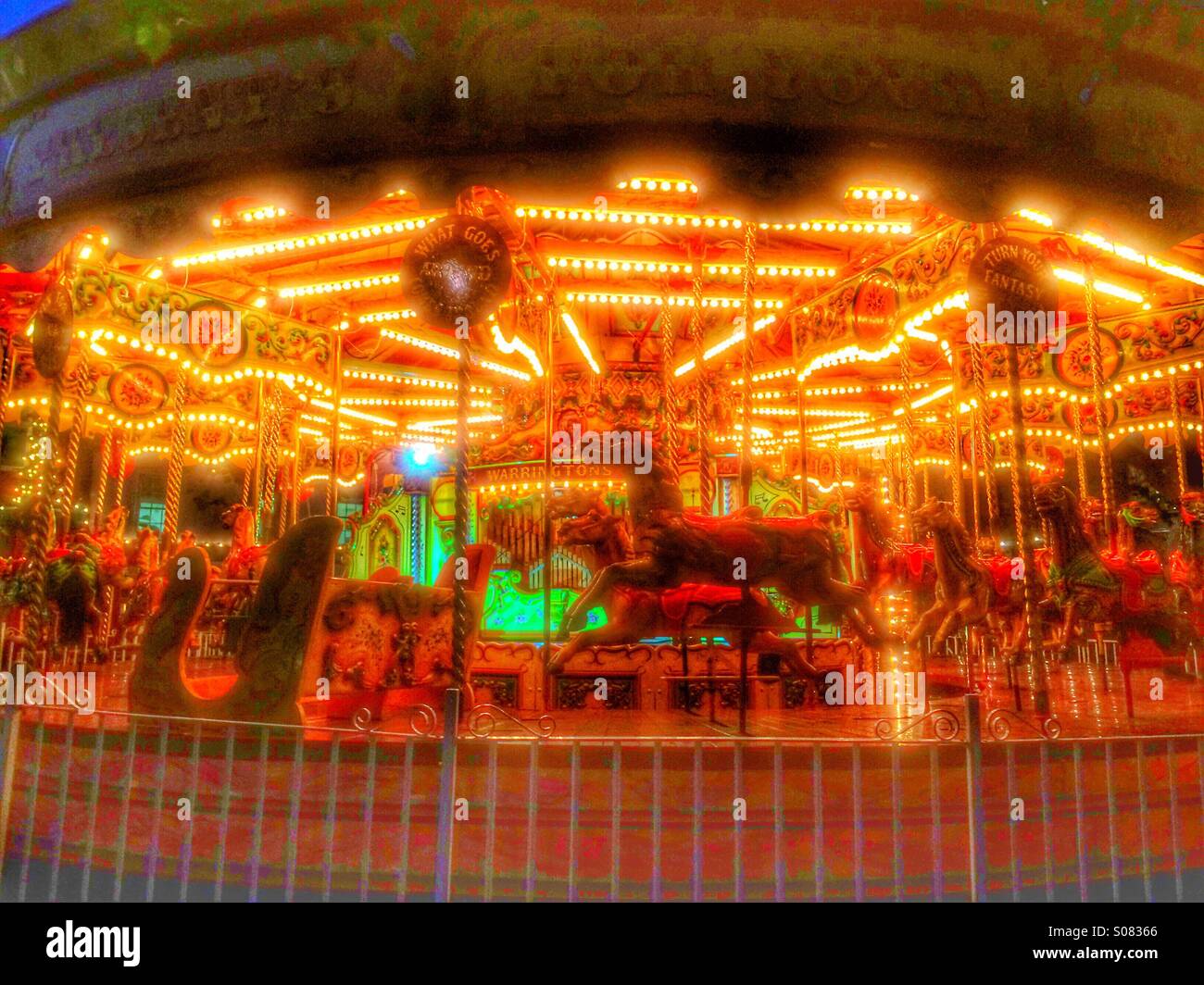 Merry Go Round bambini's ride England Regno Unito - Immagine stock catturata con smartphone