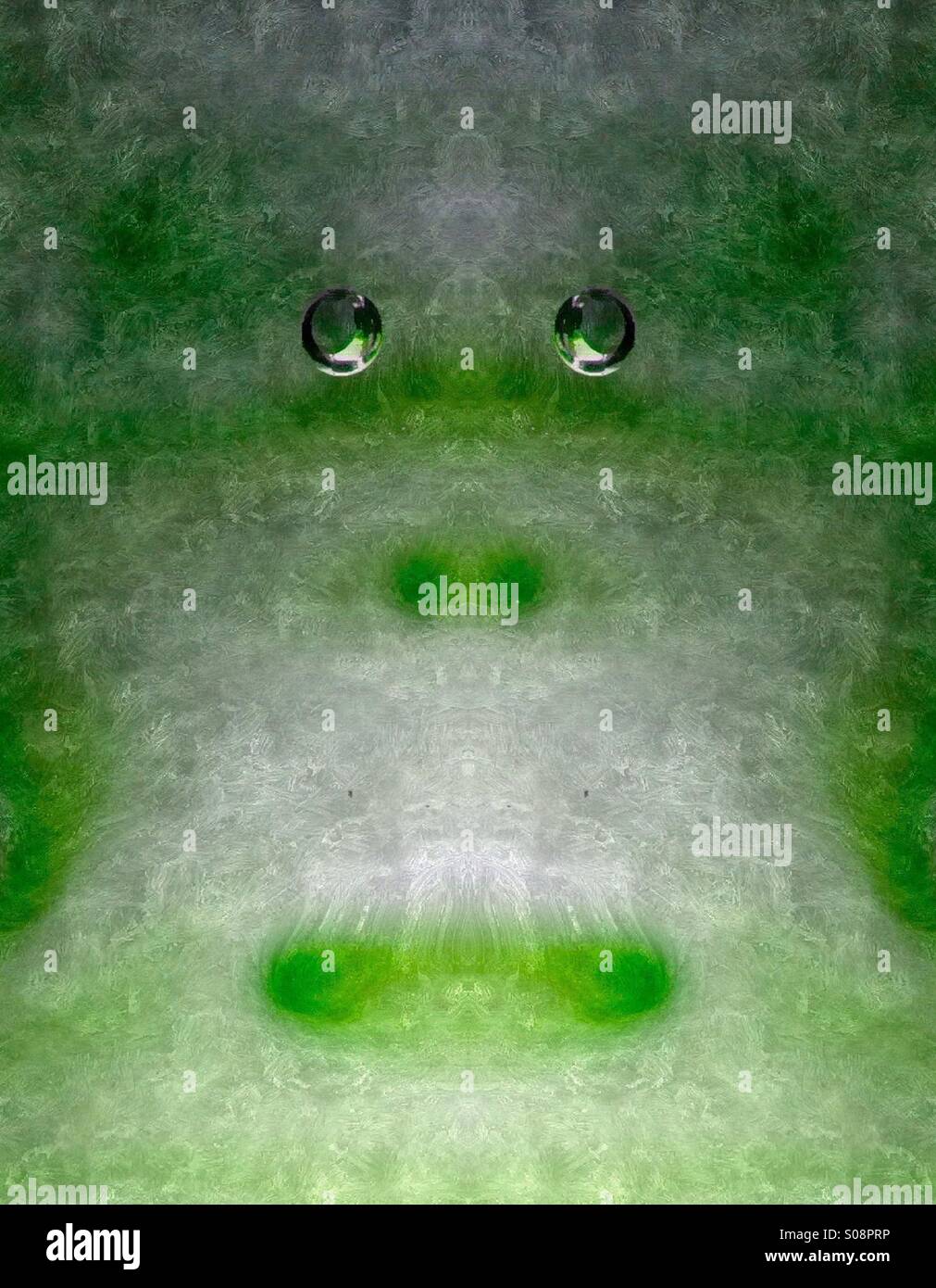 Foto simmetrica di gocce di acqua su vetro - Immagine stock catturata con smartphone