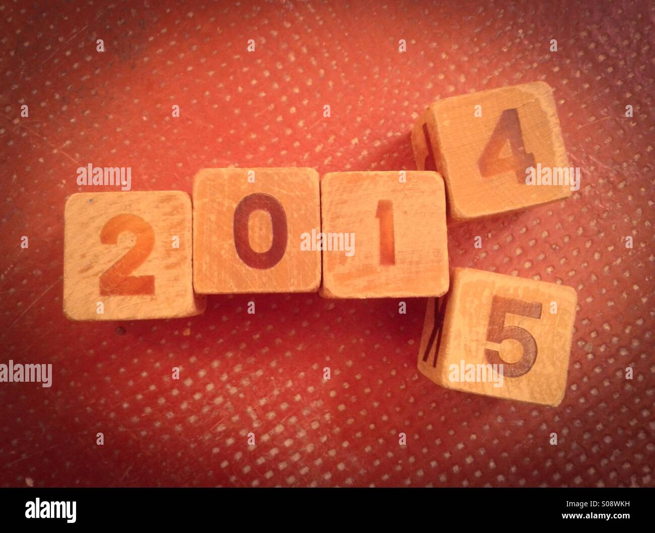 Cubi di legno che mostra 2014 lasciando e 2015 provenienti Foto Stock