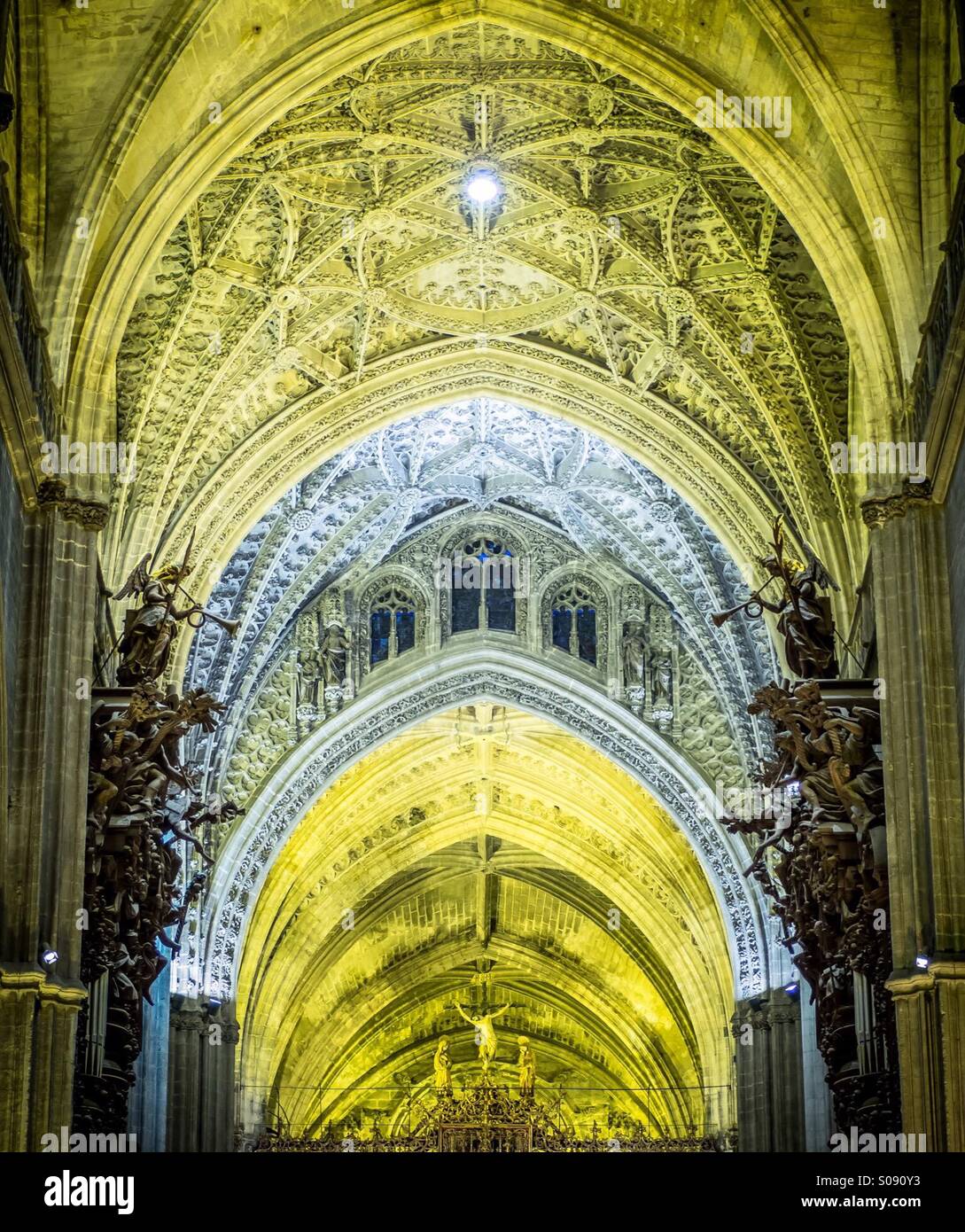 Interior de la Catedral de Sevilla. All'interno della Cattedrale di Siviglia. Foto Stock