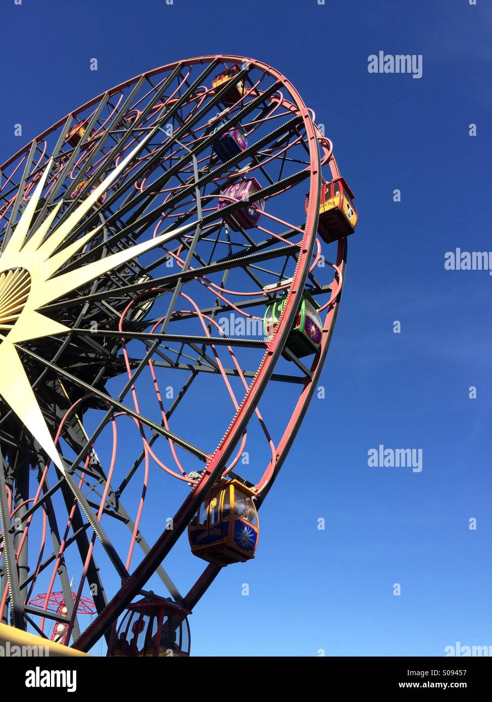 California adventures ruota panoramica Ferris - Immagine stock catturata con smartphone