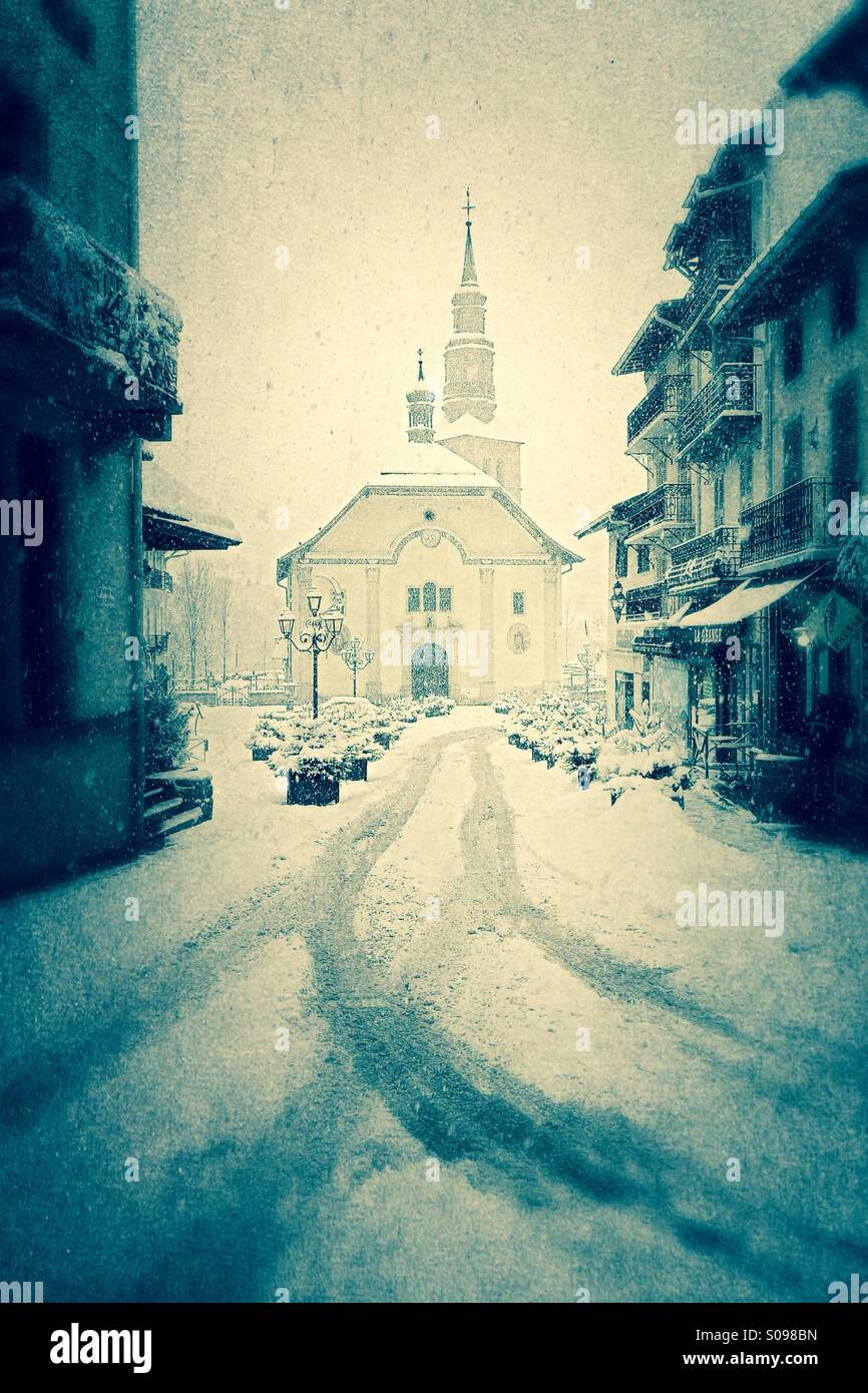 St Gervais nel primo rilevante la caduta di neve della stagione di sci 2014/15, sulle alpi francesi 27/12/2014 Foto Stock