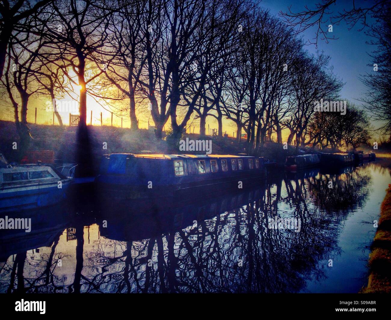 La mattina presto su Leeds e Liverpool canal vicino a Chorley in Lancashire Foto Stock