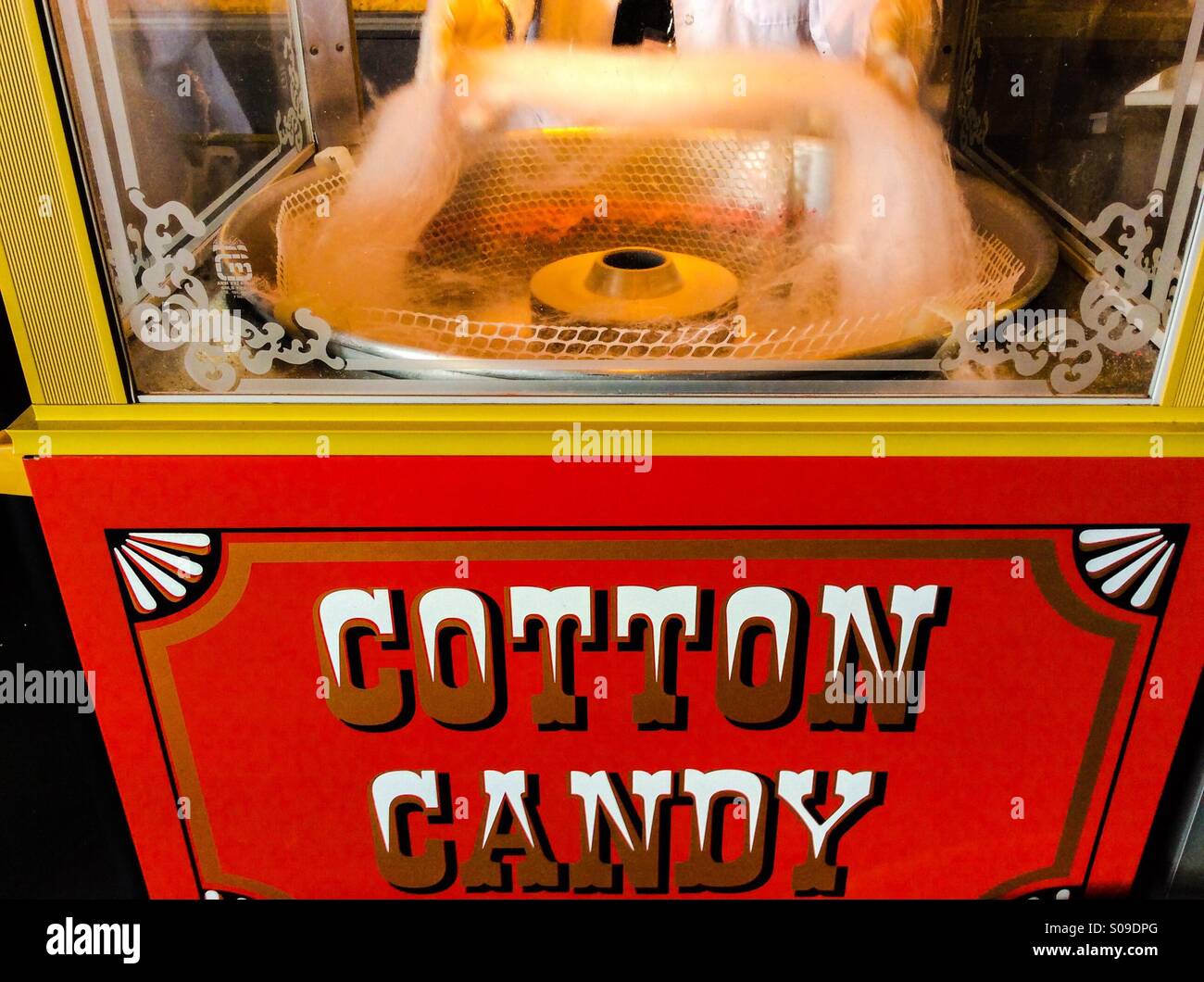 People making cotton candy immagini e fotografie stock ad alta risoluzione  - Alamy