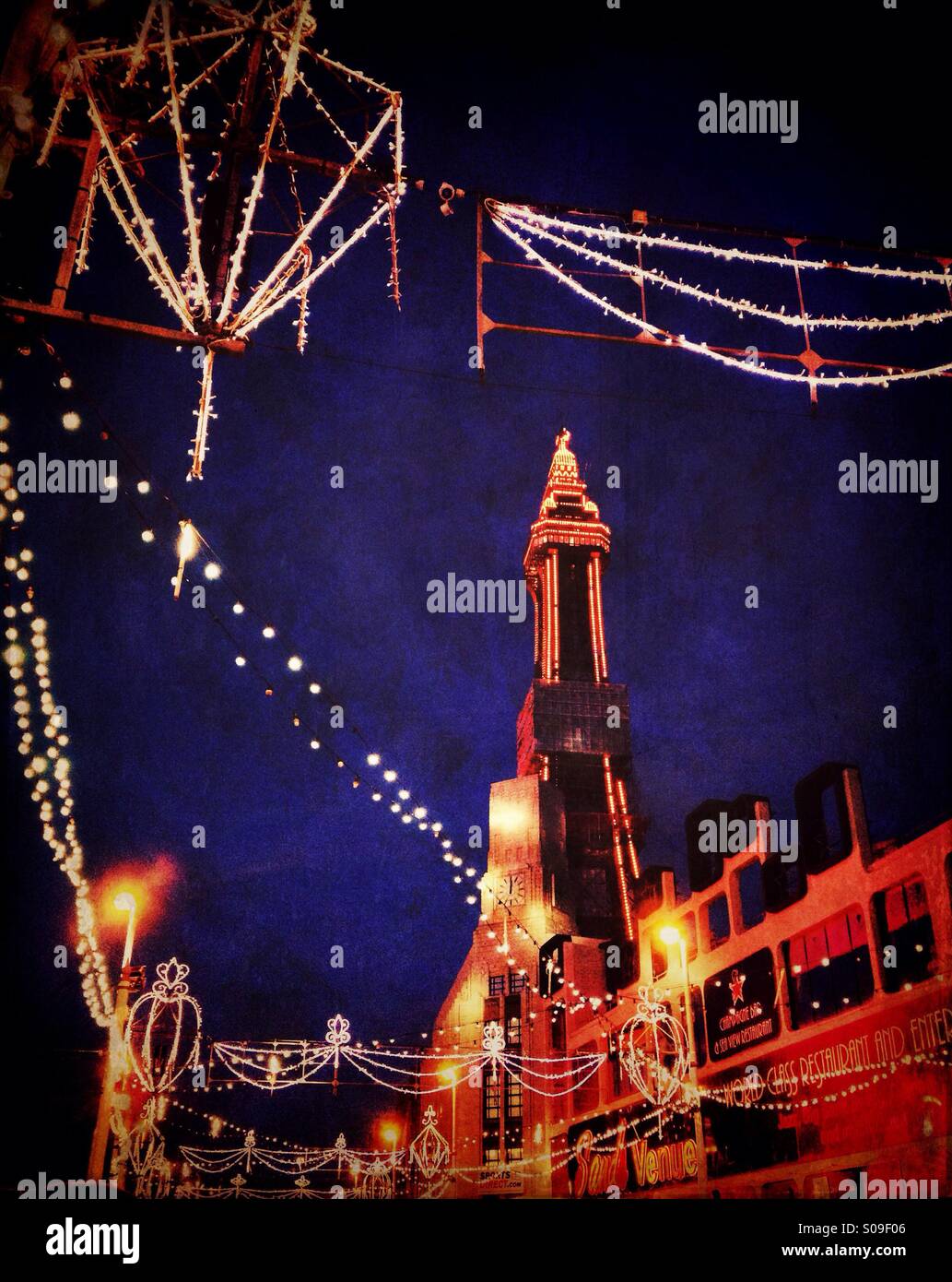 La Blackpool Tower e le luci di Natale Foto Stock