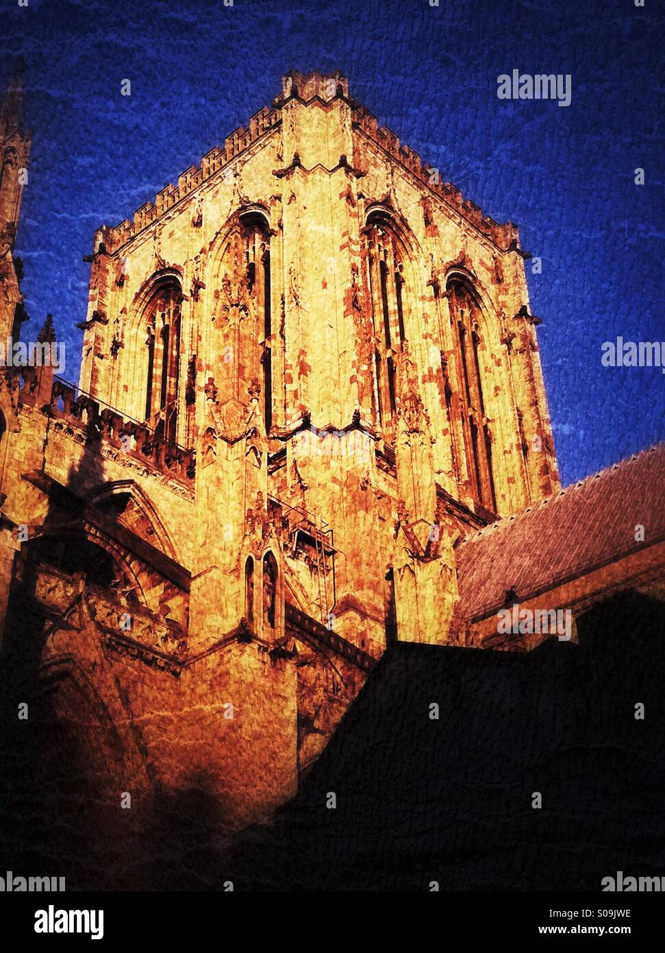 Torre centrale di York Minster North Yorkshire England Regno Unito - Immagine stock catturata con smartphone