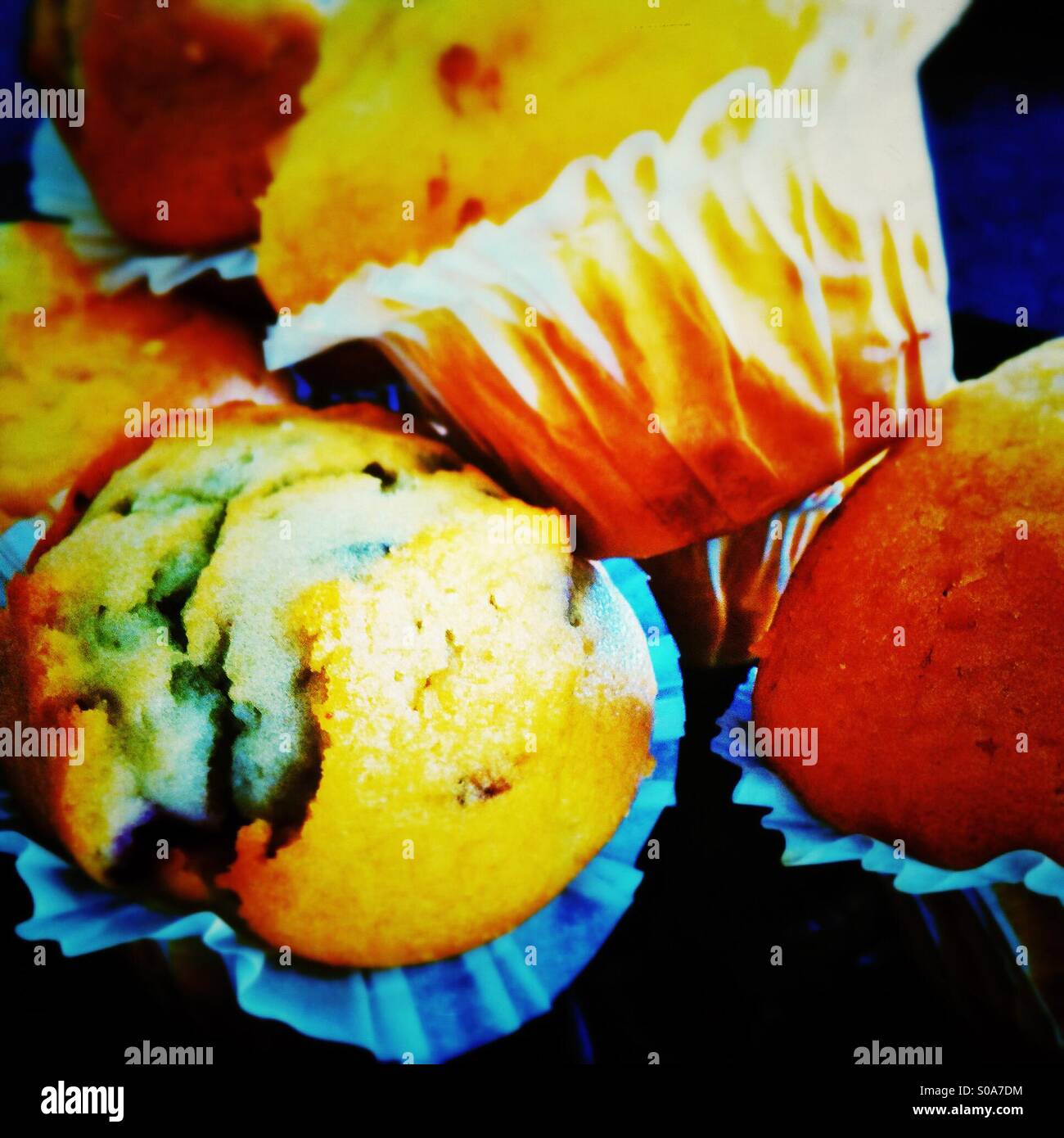 Close up di muffin su una piastra - Immagine stock catturata con smartphone