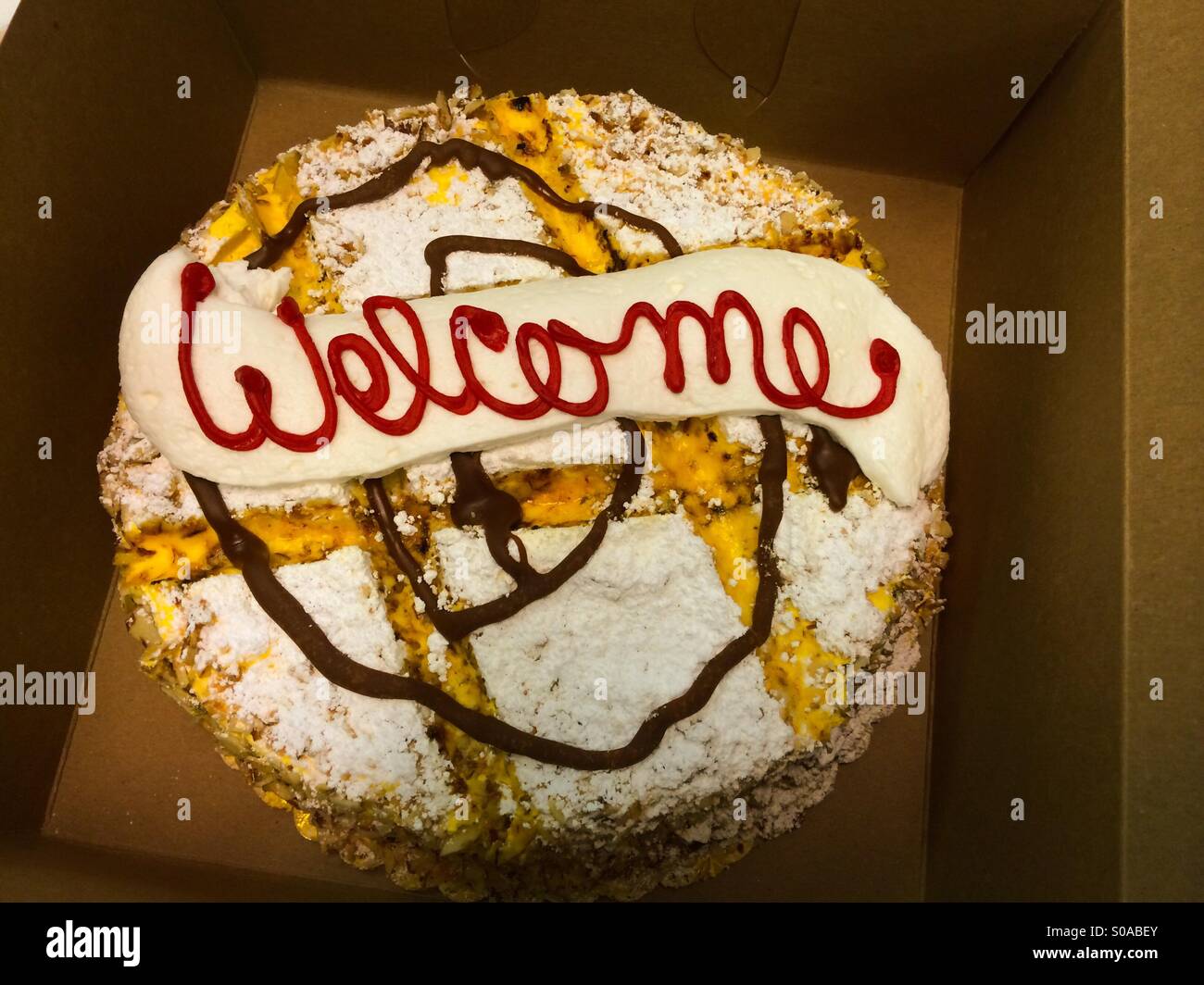 Un olocausto torta di mandorle di dare il benvenuto a un nuovo dipendente Foto Stock