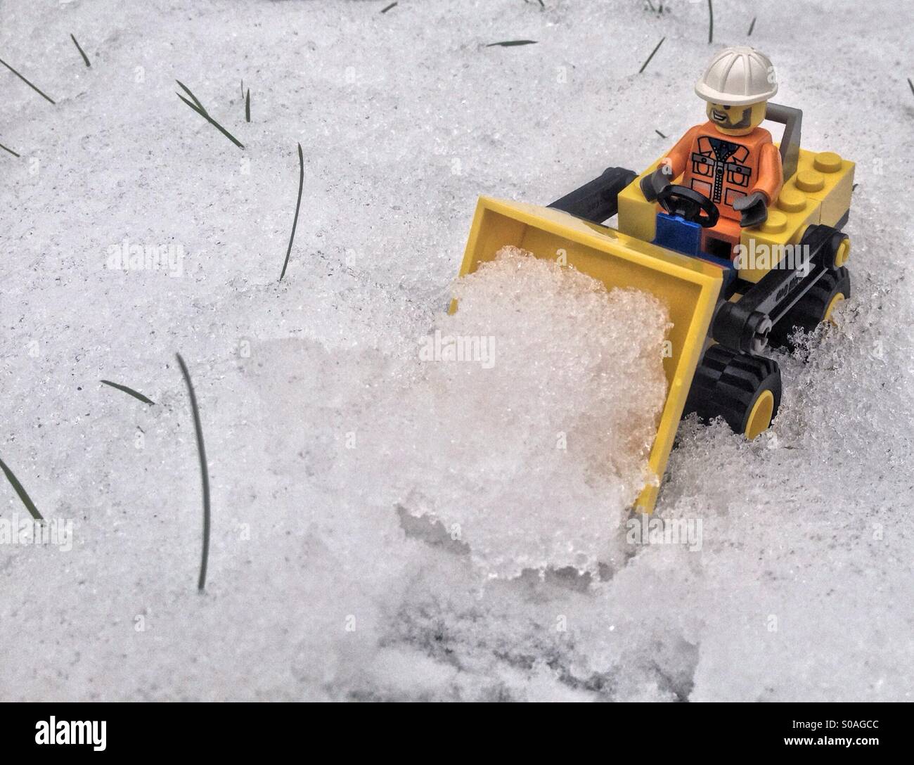 Lego giocattolo in neve - Immagine stock catturata con smartphone