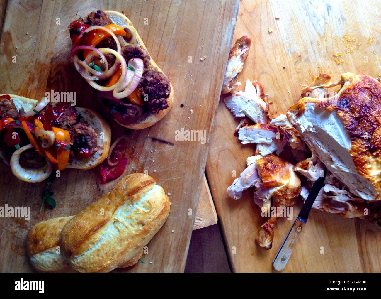 Cibo photo shoot con pollo e panini Foto Stock