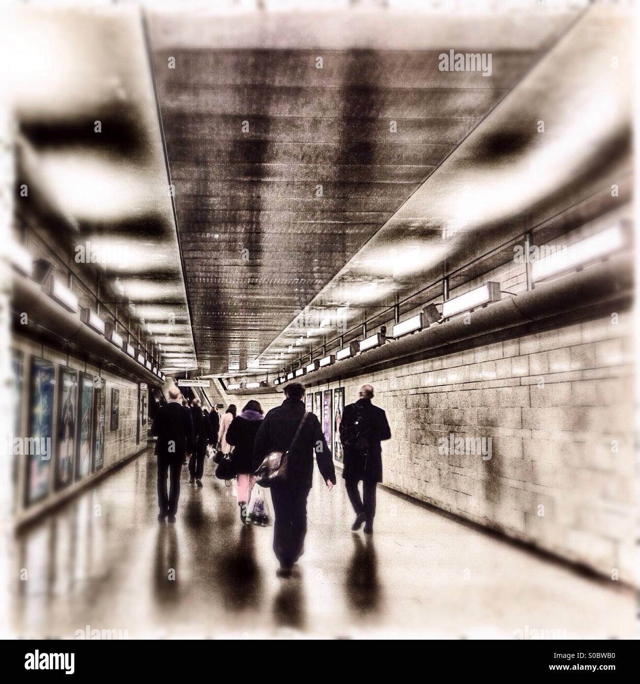 Stazione metropolitana di Southwark interno, London Borough di Southwark, Londra, Inghilterra, Regno Unito, Europa Foto Stock