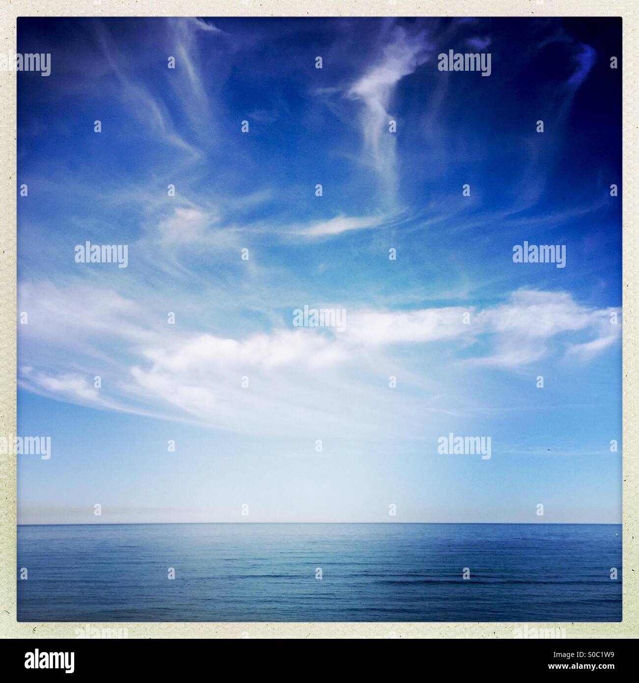 L oceano e cielo. - Immagine stock catturata con smartphone