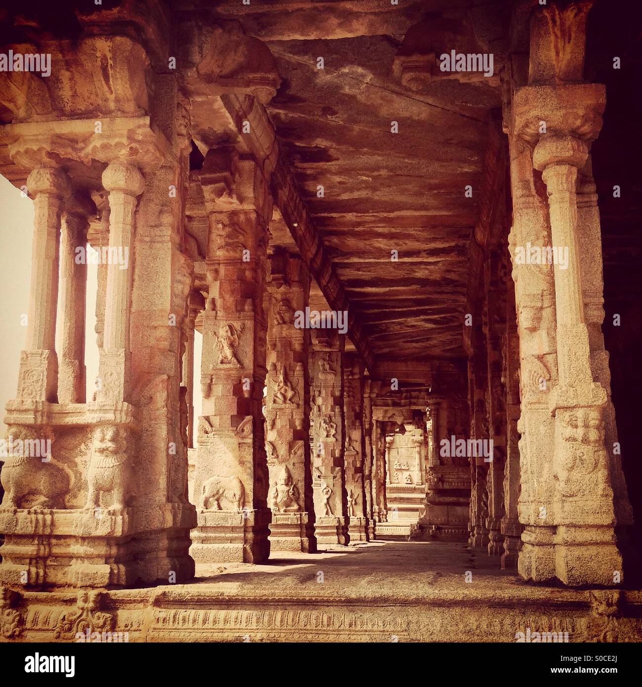 Tempio intagliato - Immagine stock catturata con smartphone