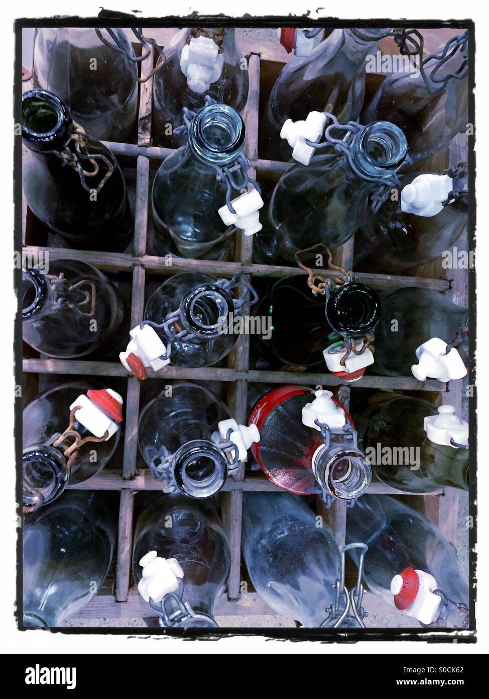 Vecchie bottiglie di vetro Foto Stock