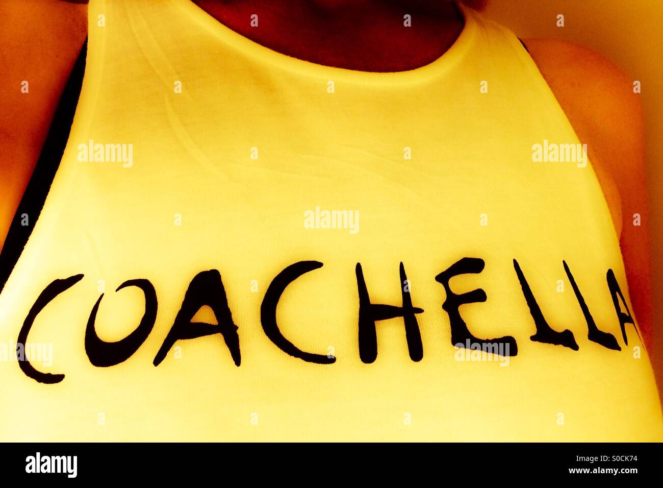 Pronto per il Coachella. Maglietta da H&M ama Coachella collezione. Foto Stock