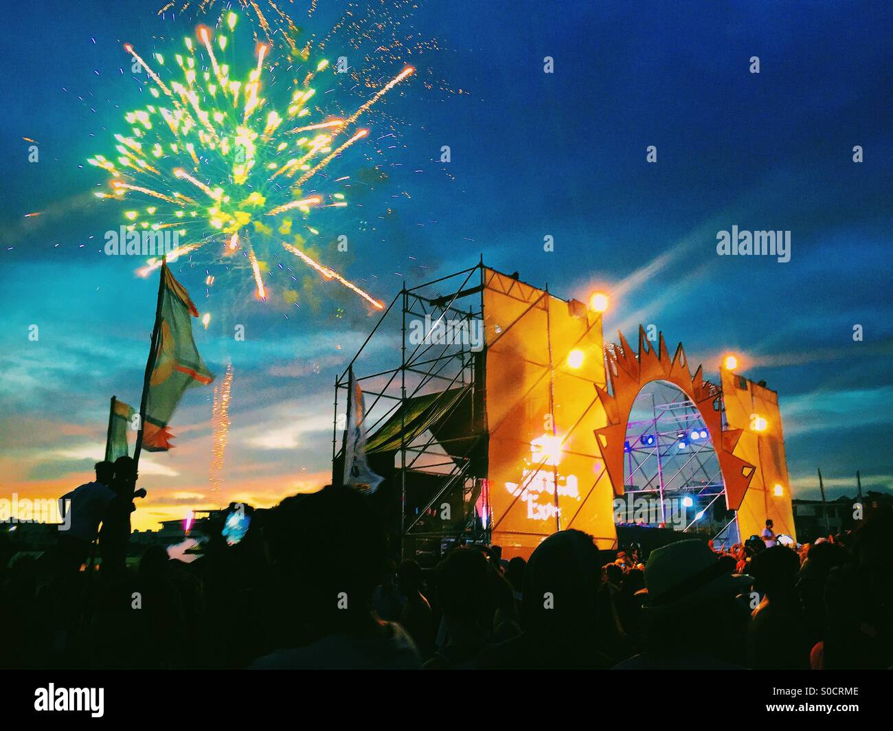 Questa foto è stata scattata su un festival denominato corona al tramonto, il festival era gratuito e il noto dj Nervo erano sul palco Foto Stock
