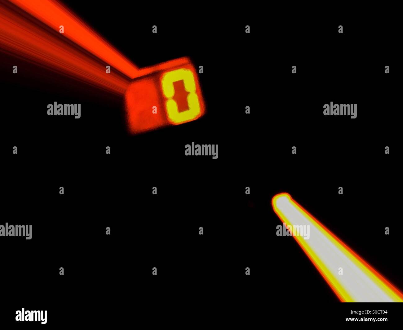 Senza stiramento. Una composizione nello spazio prevalentemente nero. Concetti: Vuoto, tensione, punto di contrasto, opposti, nulla. - Immagine stock catturata con smartphone