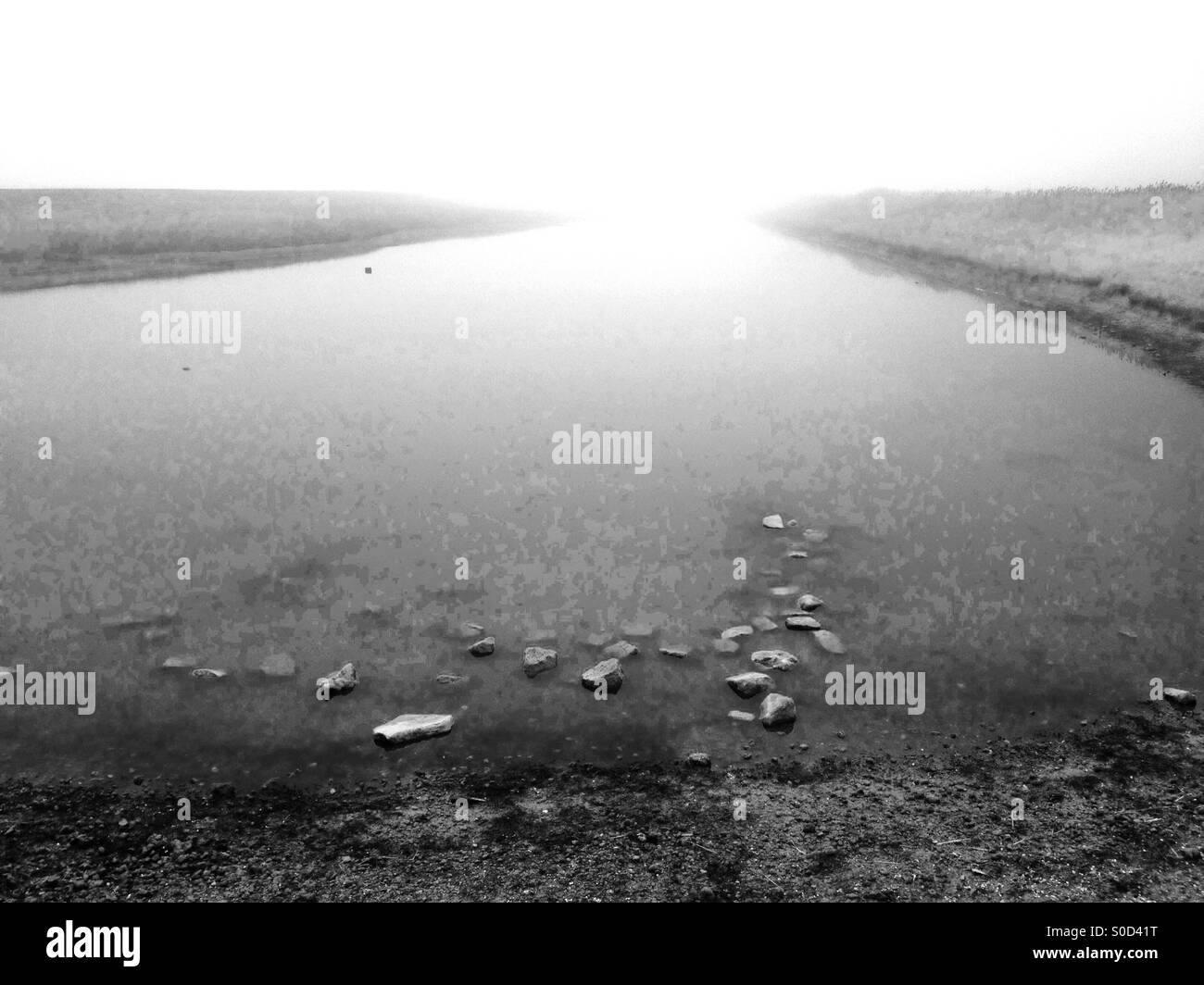 Laguna, East Lane, Bawdsey, Suffolk, Regno Unito. - Immagine stock catturata con smartphone
