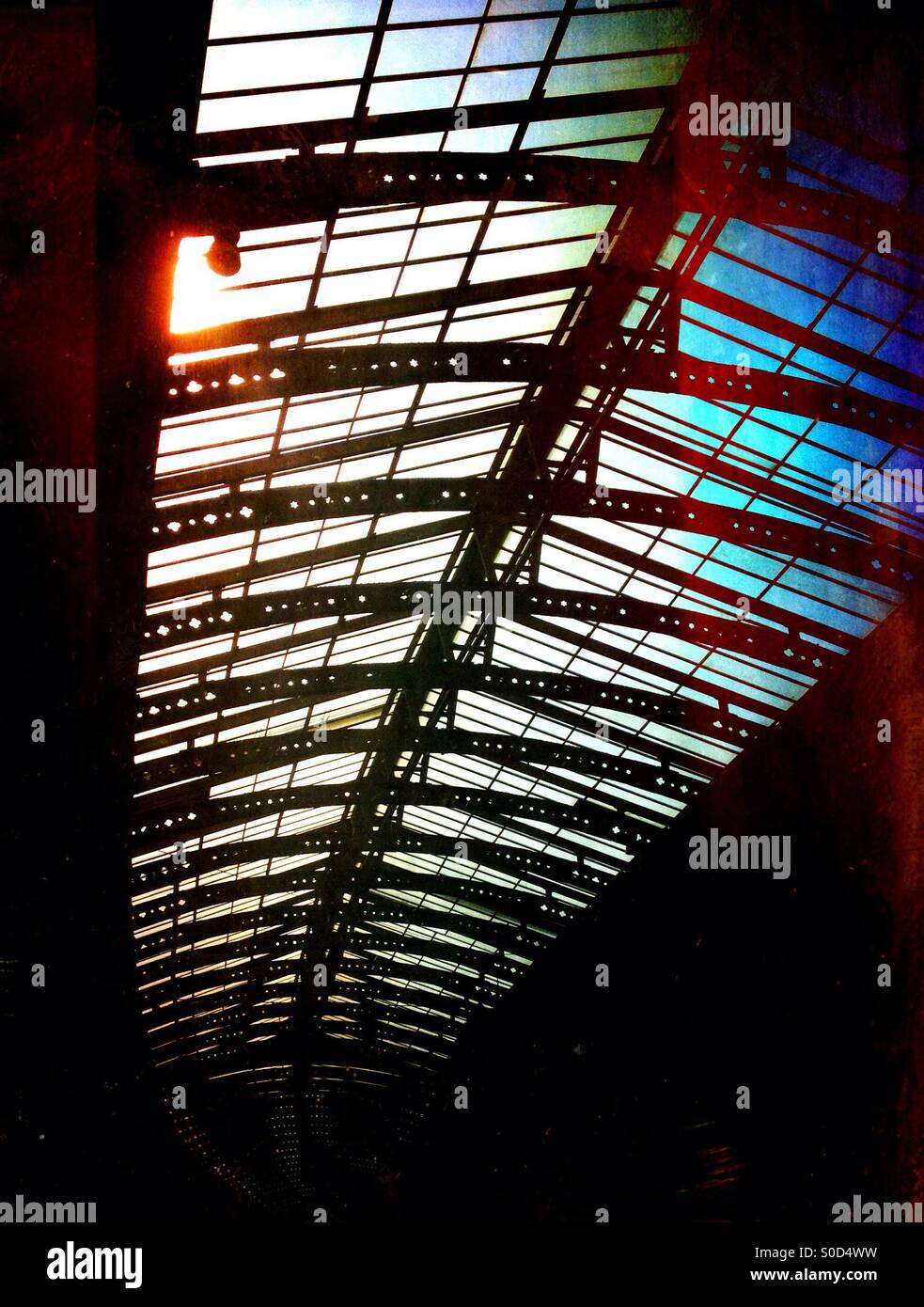 Stazione ferroviaria di coperture Foto Stock