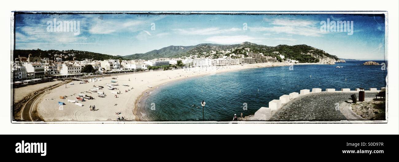 Vista panoramica della città di Tossa de Mar a Girona, Spagna - Immagine stock catturata con smartphone