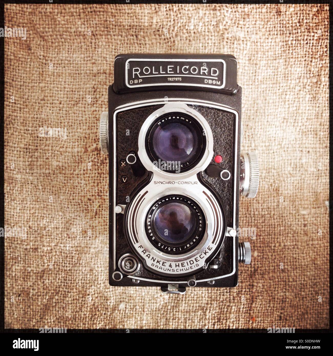 Rolleicord tlr fotocamera - Immagine stock catturata con smartphone