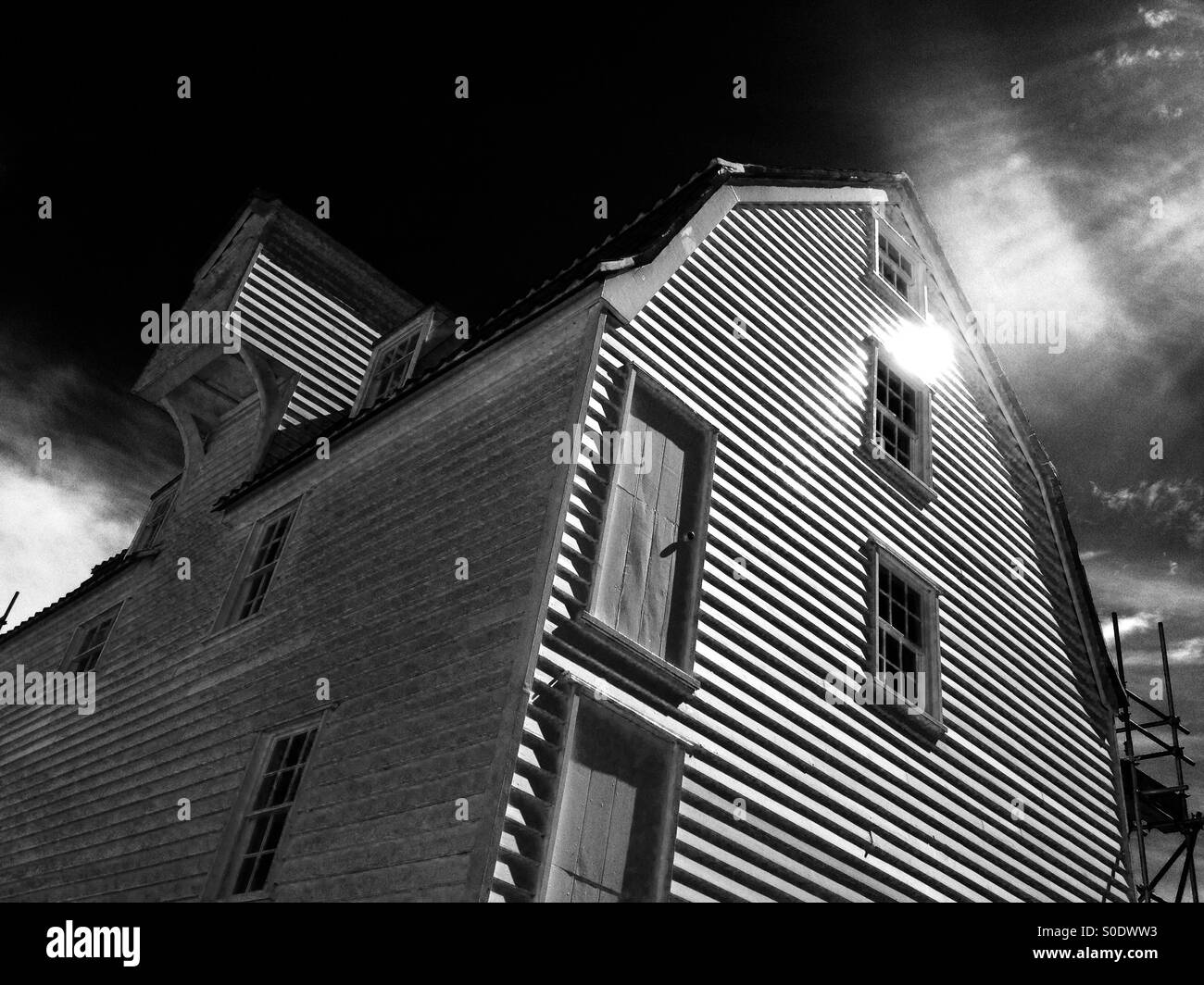 Woodbridge tide mill, Suffolk, Regno Unito. - Immagine stock catturata con smartphone