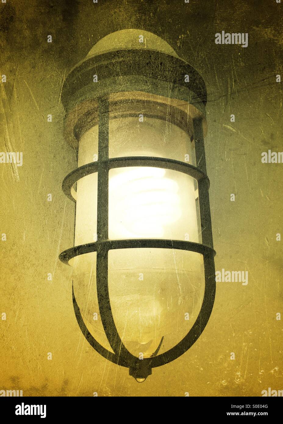 Ferry boat lanterna illumina il buio Foto Stock