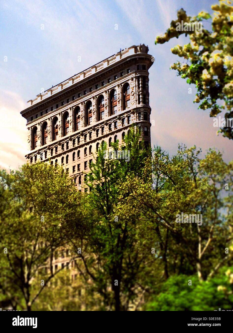 Madison Square Park e il Flatiron Building in primavera, NYC - Immagine stock catturata con smartphone
