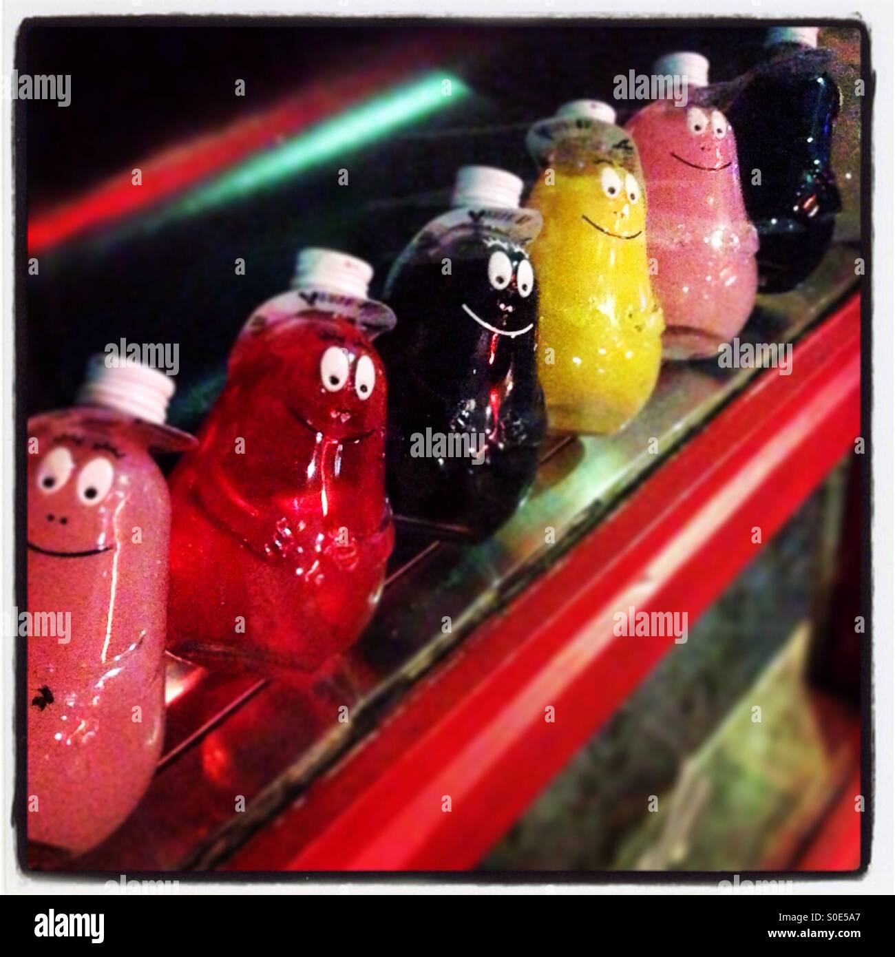 Bottiglie di felice - Immagine stock catturata con smartphone