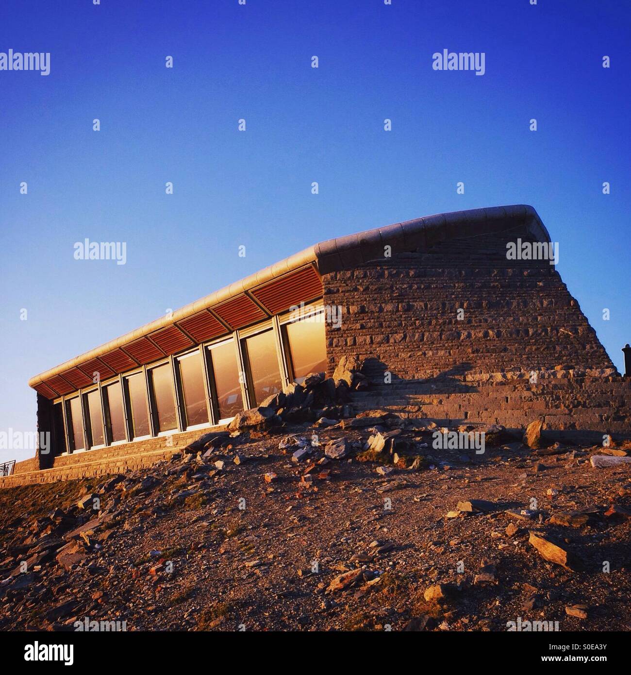 Snowdon Mountain cafe, Snowdonia, Galles - Immagine stock catturata con smartphone