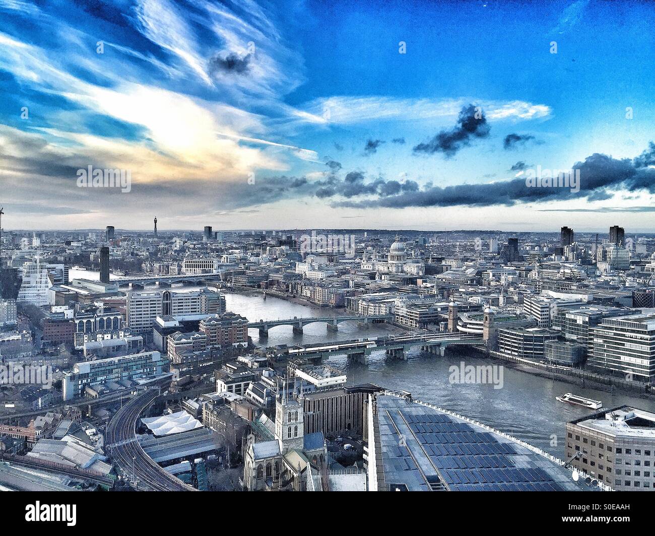 Lo skyline di Londra prese dal trentaduesimo piano del Shard Foto Stock