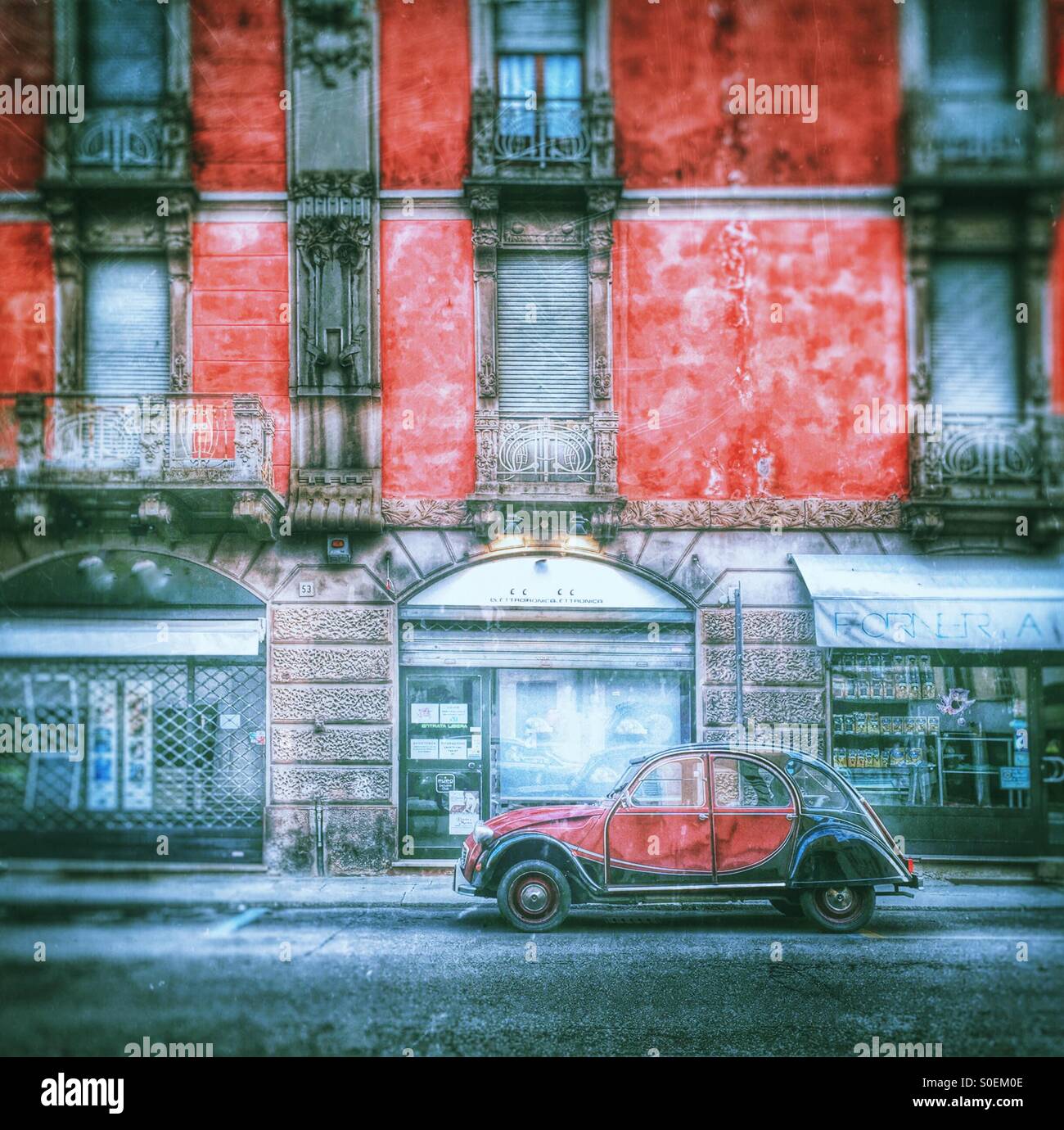 Rosso nero bitoned - Immagine stock catturata con smartphone