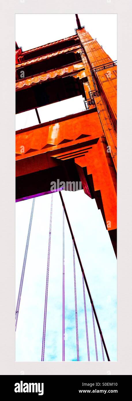 Dettaglio di una torre di sostegno sul Golden Gate Bridge. San Francisco, California, Stati Uniti d'America - Immagine stock catturata con smartphone