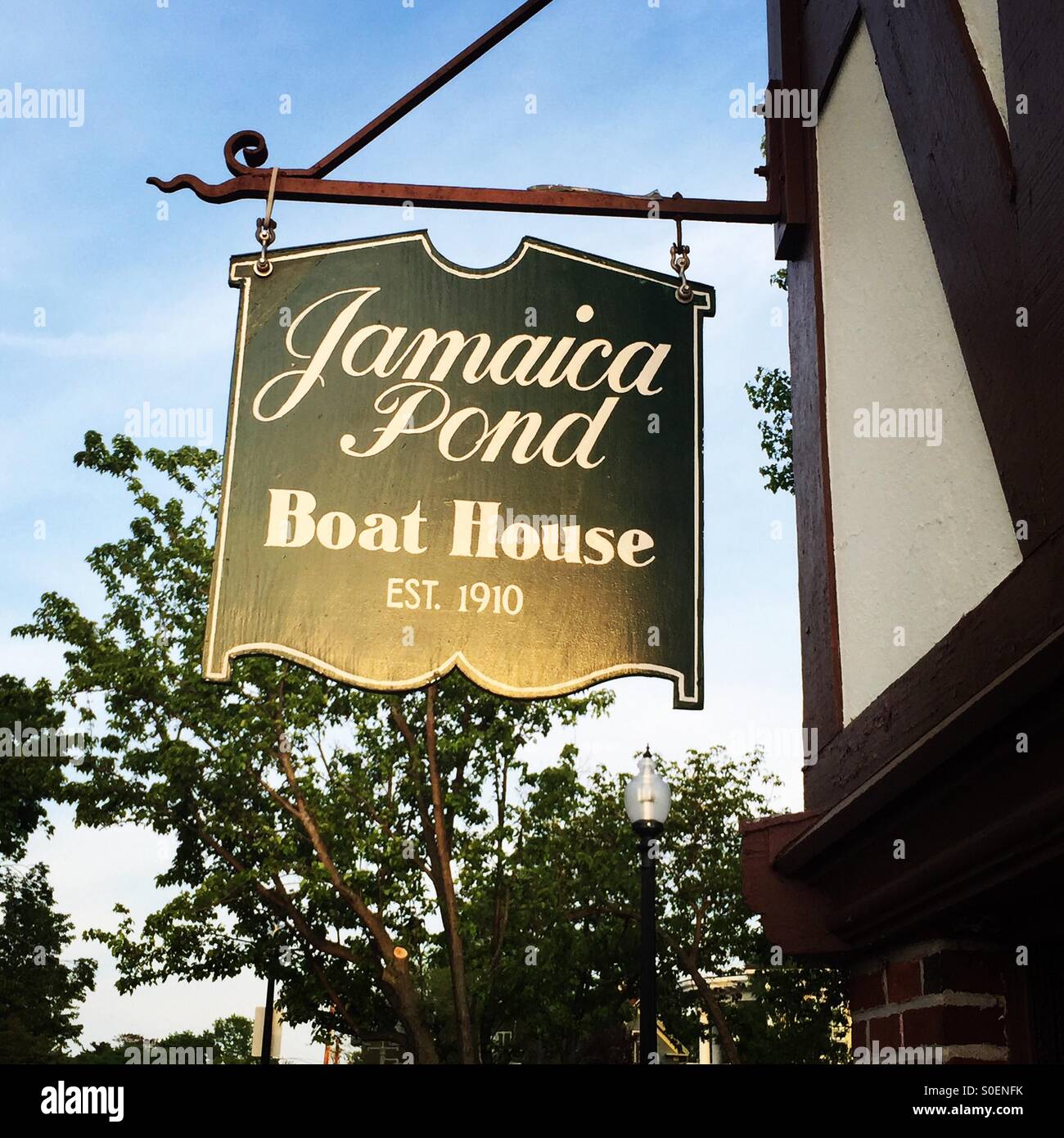 Giamaica Pond Boathouse al tramonto. Boston, MA Foto Stock