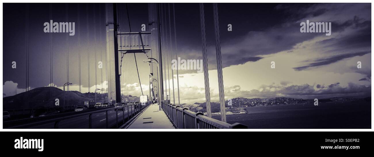 Golden Gate Bridge. San Francisco, California, Stati Uniti d'America - Immagine stock catturata con smartphone