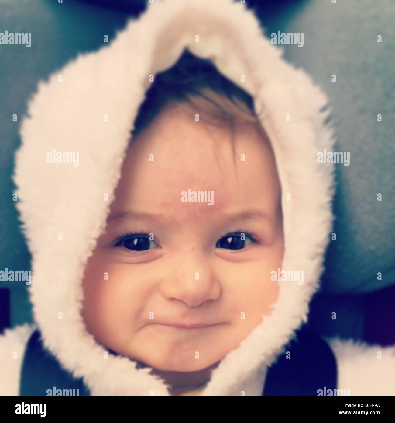 Baby con cappa,Francia Foto Stock