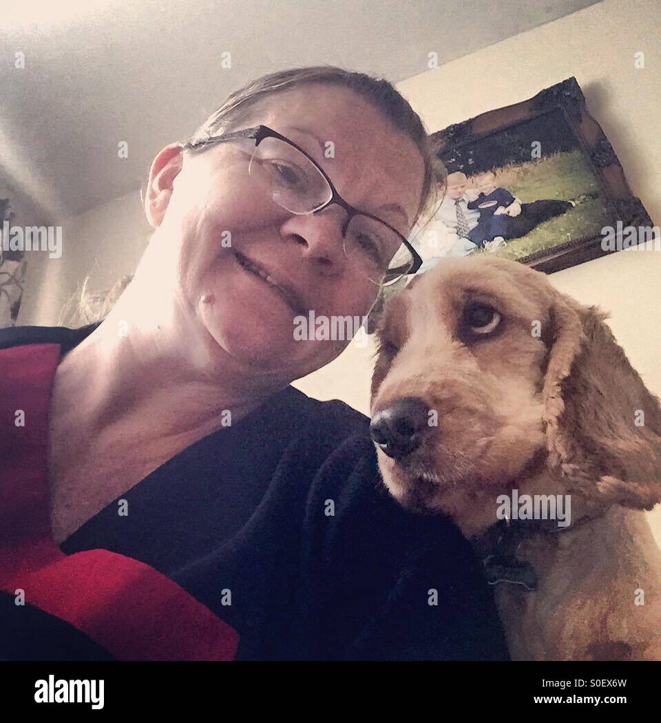 Selfie con il mio cane Foto Stock