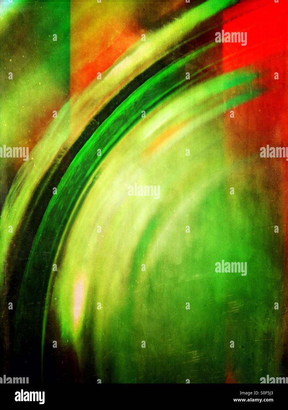 Chiusura del vetro verde collo di bottiglia - Immagine stock catturata con smartphone