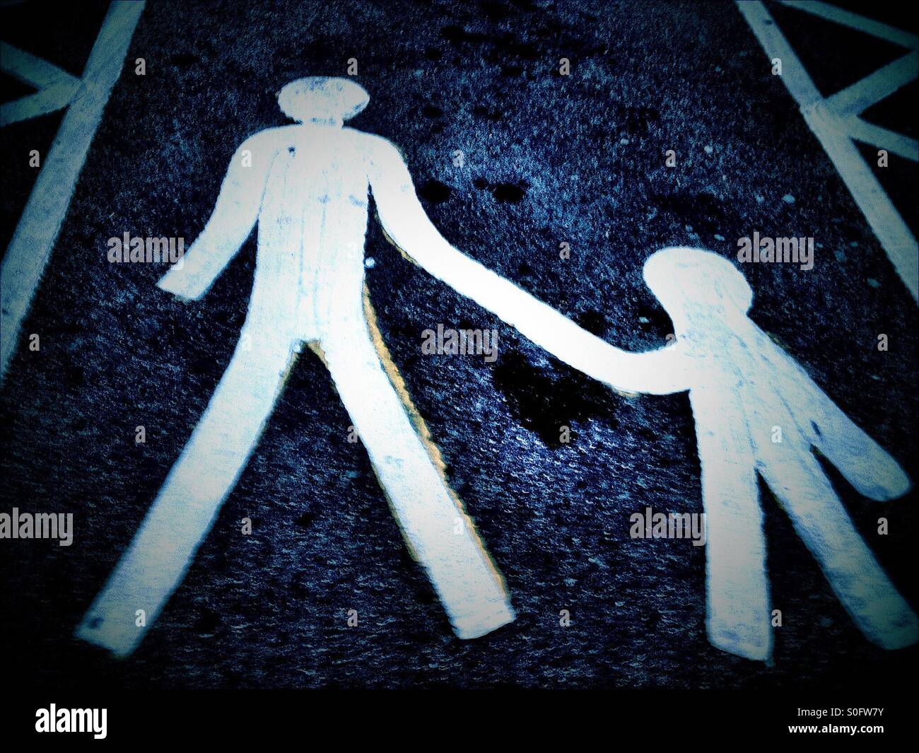 Genitore e bambino spazio parcheggio. - Immagine stock catturata con smartphone