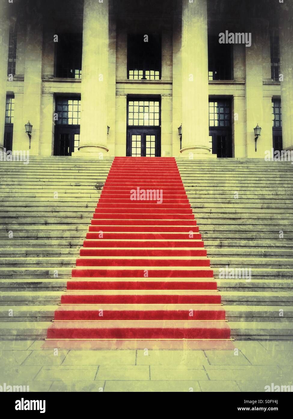 Tappeto rosso sulle scale del castello Foto Stock