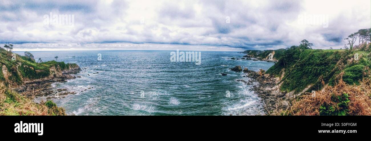 Vista panoramica della costa Cantabrica - Immagine stock catturata con smartphone