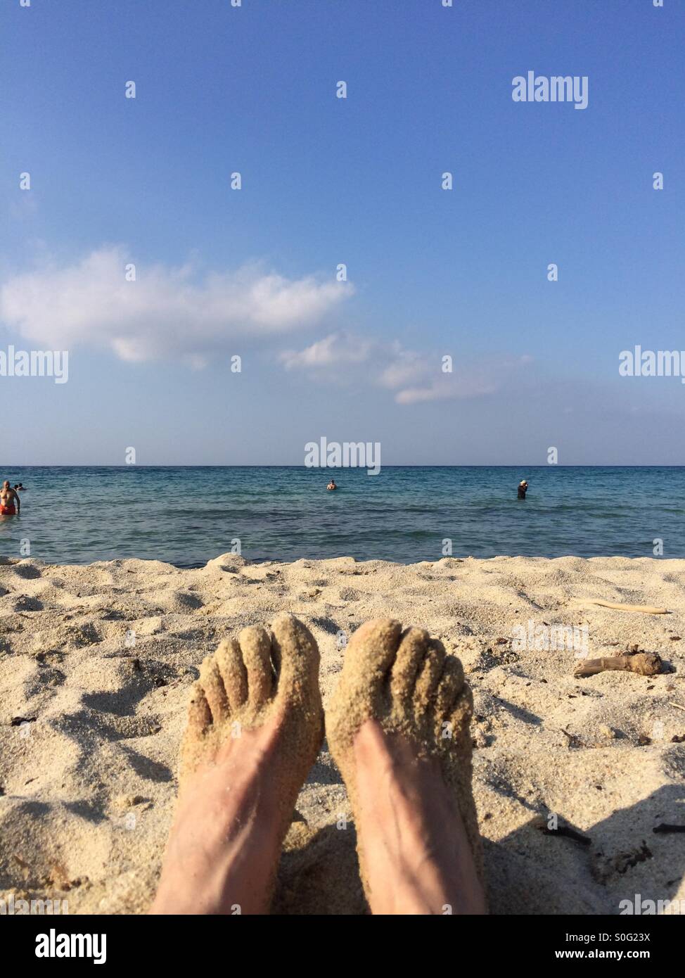 Piedi di sabbia sulla spiaggia Foto Stock