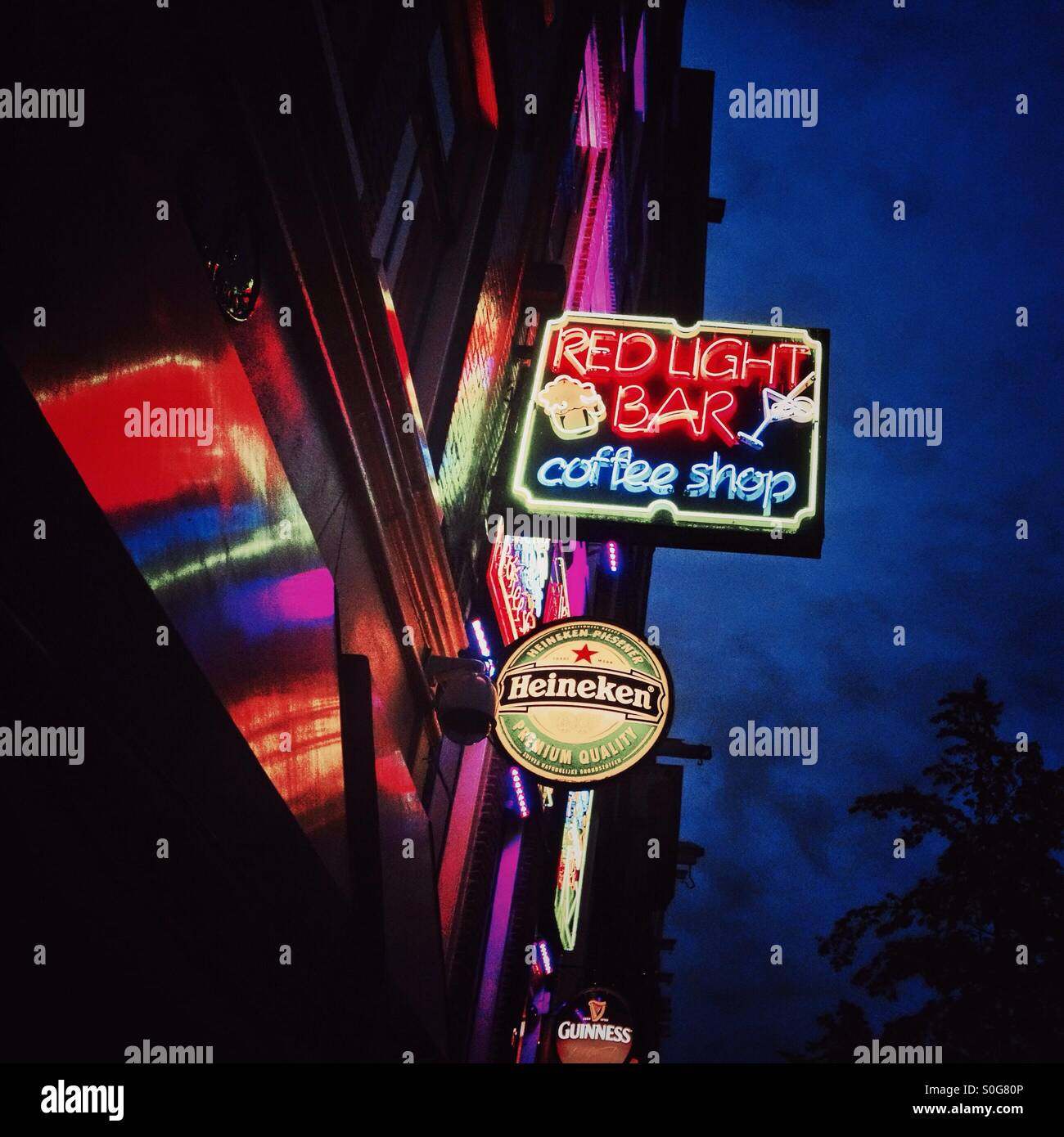 Il Neon bar segni nel quartiere a luci rosse di Amsterdam nei Paesi Bassi UE Foto Stock