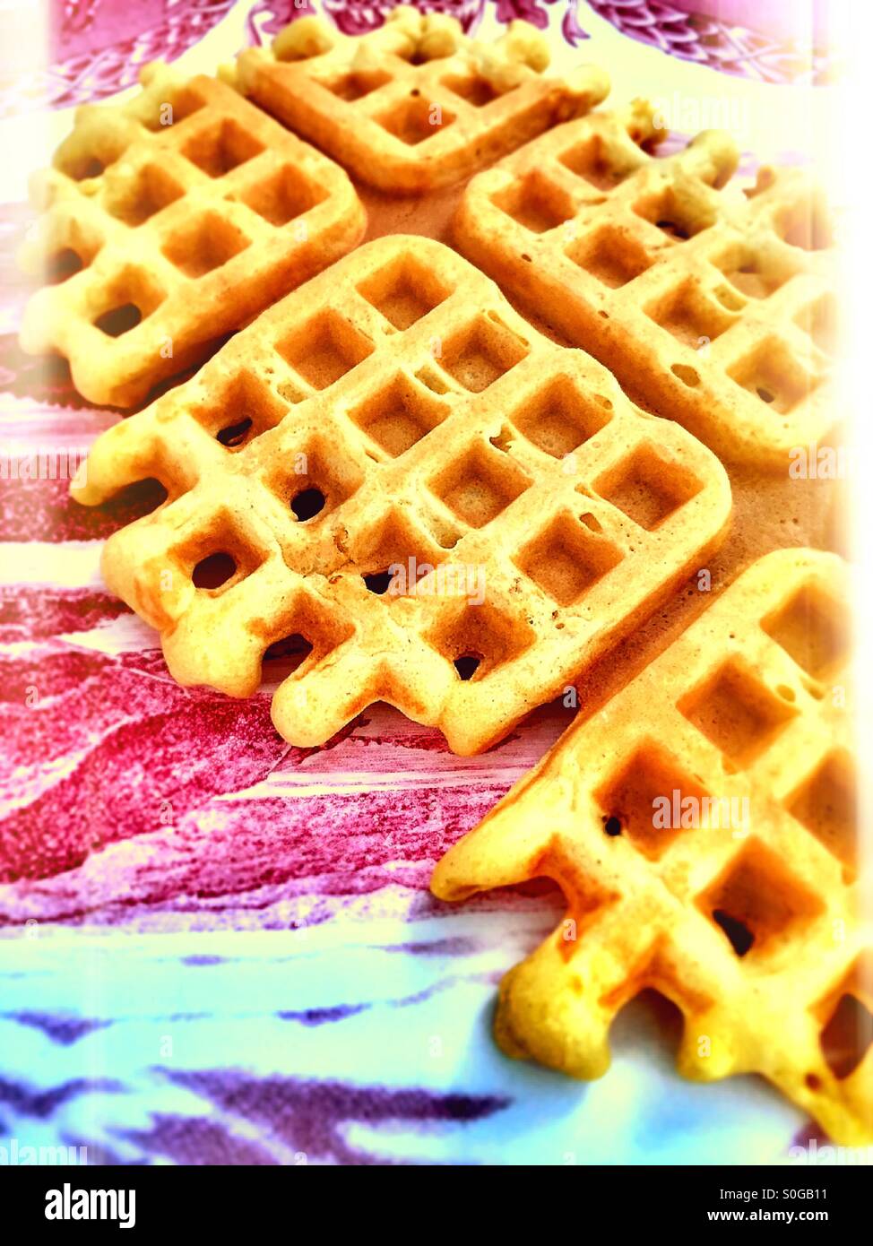 Waffle giusto fuori la piastra per i waffle Foto Stock