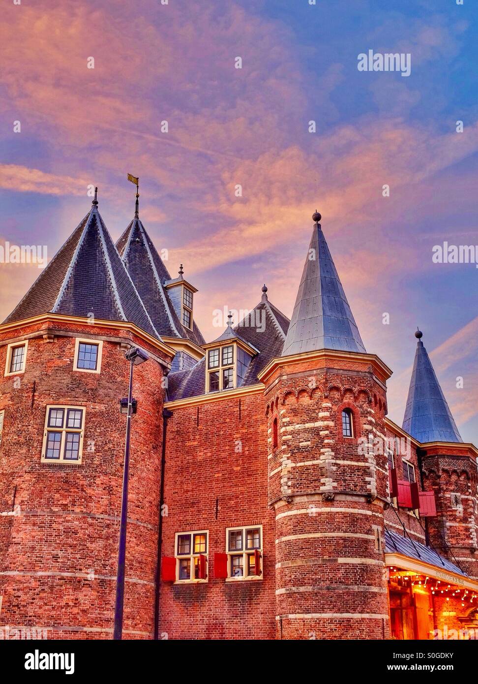 Il Waag (pesare casa) nel centro di Amsterdam Paesi Bassi UE Foto Stock